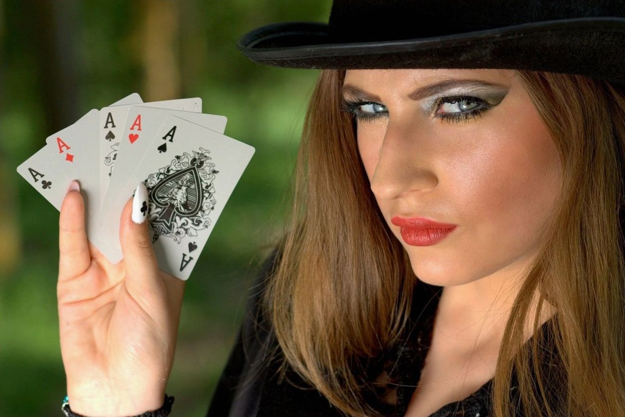 Texas Hold'em table in action